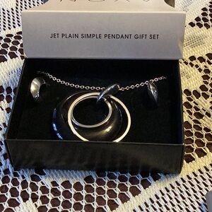 Avon, Jet plain simple pendant gift set